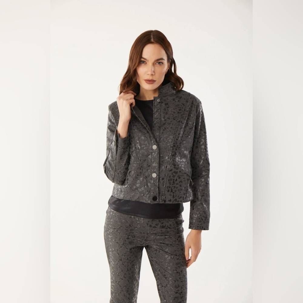 isle by melis kozan embossed jacket featuring a soft animal-print texture small - Picture 16 of 16